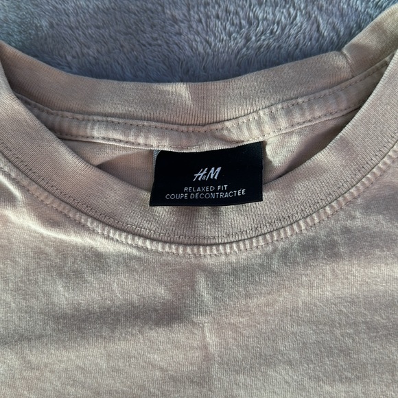 Tan Graphic Tee, light use, great condition, streetwear, h&m, relaxed fit. - Picture 2 of 5